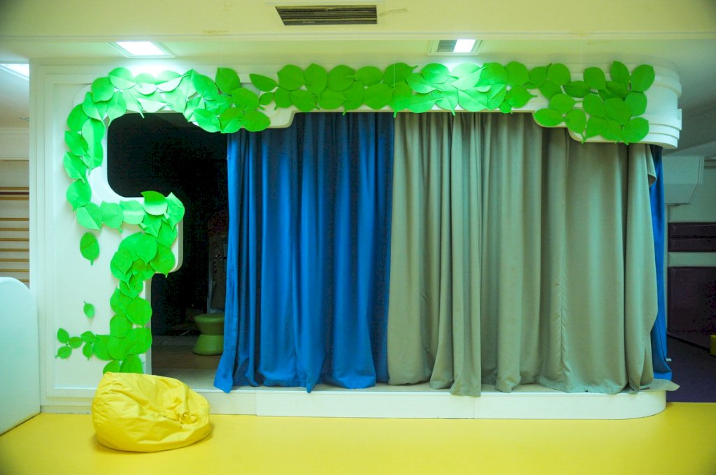 Indoor children's playhouse